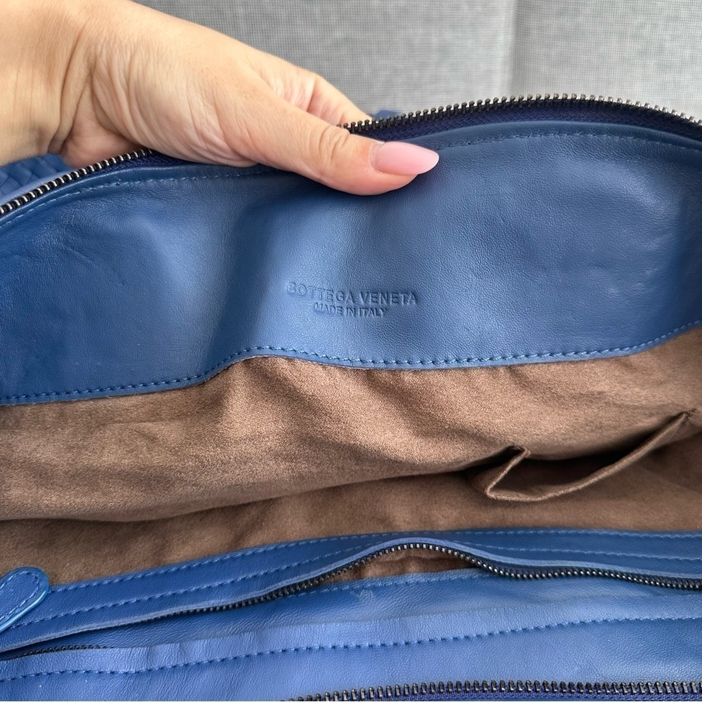 Bottega Veneta Intrecciato Convertible Tote Bag Large Blue Leather Zip Closure - Picture 8 of 12